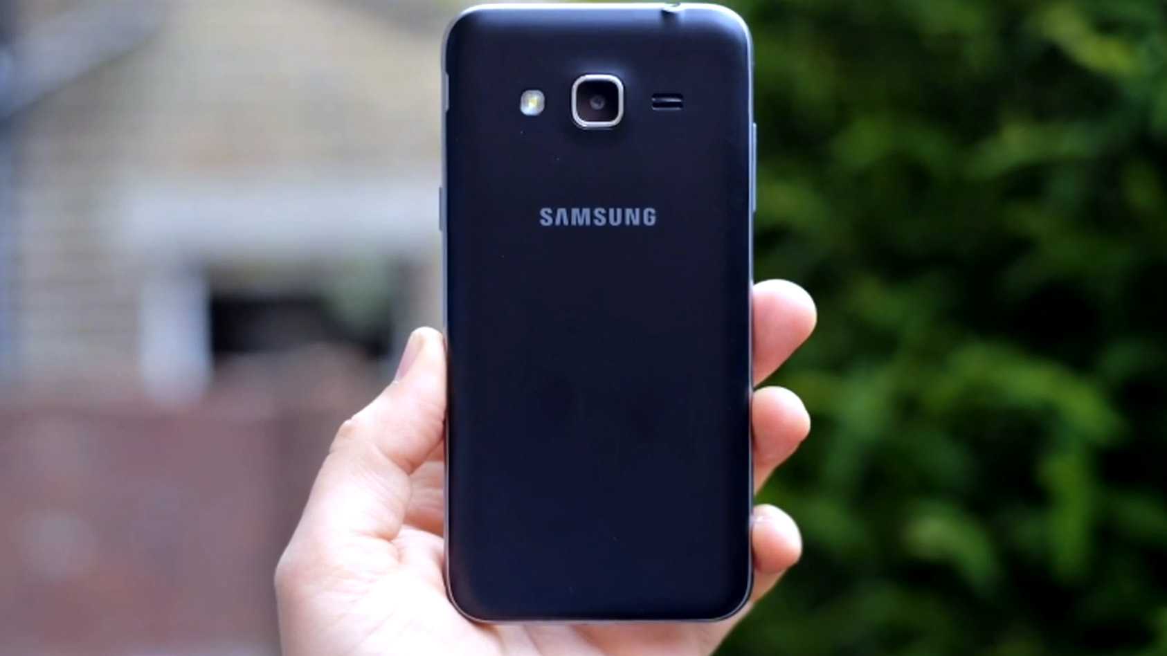 Samsung взялась продавать россиянам новые смартфоны за полцены