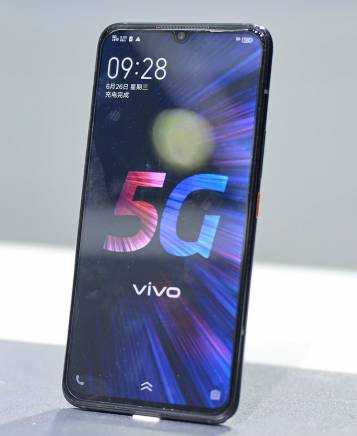 Сегодня 17 августа компания Vivo провела презентацию своих гаджетов в Китае «Хитом» стал смартфон серии iQOO 5 Pro получивший стильный дизайн и хорошее качество