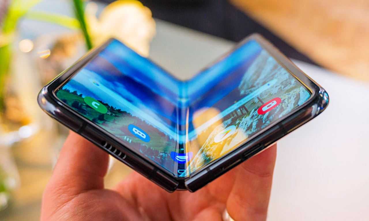 Samsung готовится к презентации нового смартфона со складным экраном