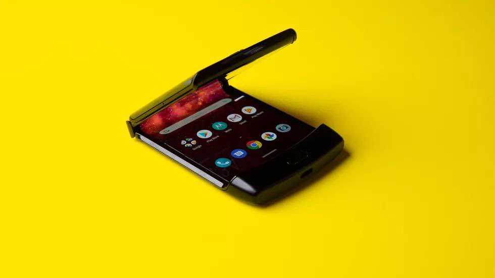 Motorola представила «раскладушку» razr с гибким экраном ► последние новости