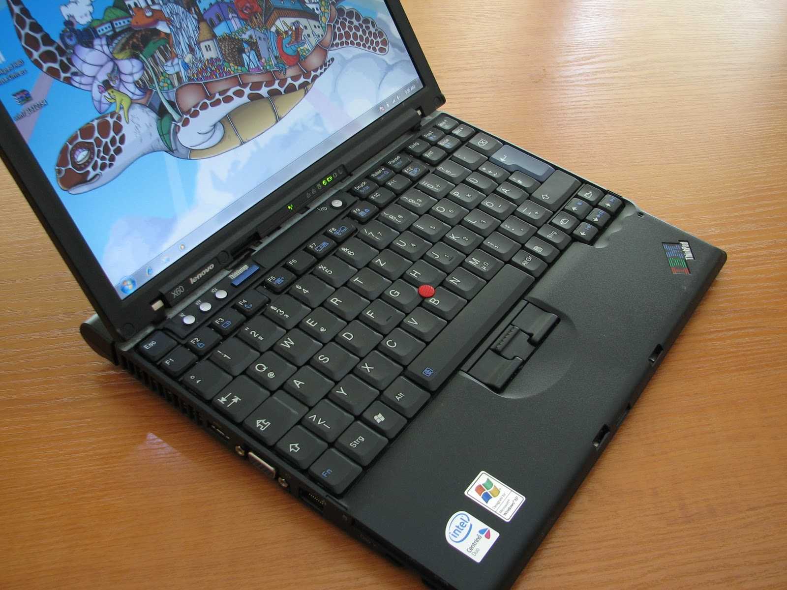 Компания Lenovo сообщила о презентации нового ноутбука восьмого поколения который уже появился на территории Европы Речь идет о модели серии ThinkPad X1 Carbon