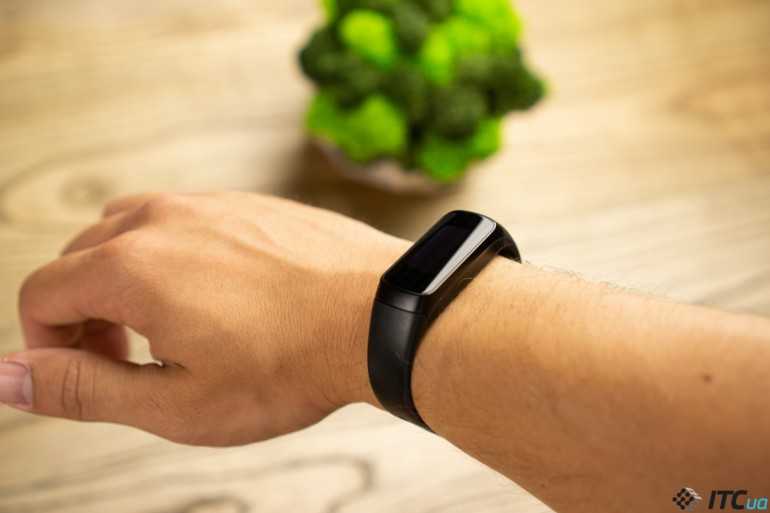 Обзор samsung galaxy fit 2: самый удачный фитнес-браслет от samsung