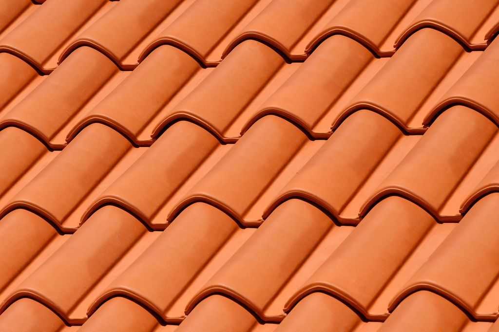Как выбрать металлочерепицу для крыши дома с долгим сроком службы