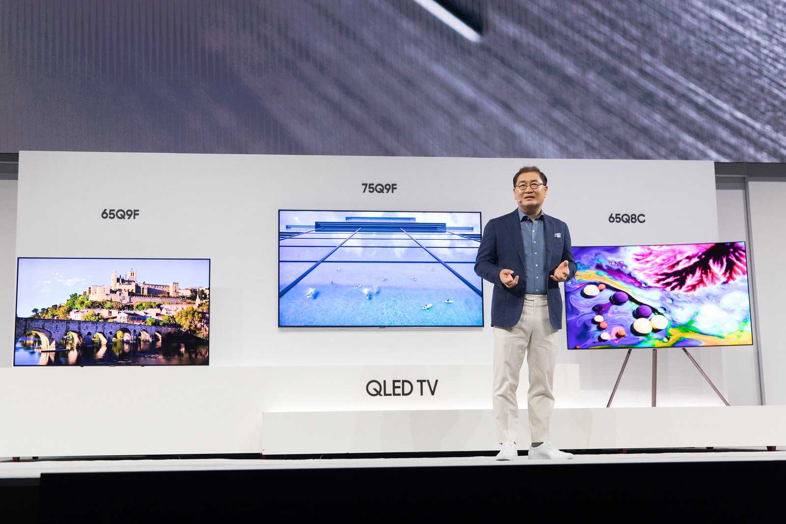 На днях компания Huawei порадовала пользователей еще одним умным телевизором на 65 дюймов Казалось бы динамика задана но нет Бренд сразу же выпустил еще один аппарат