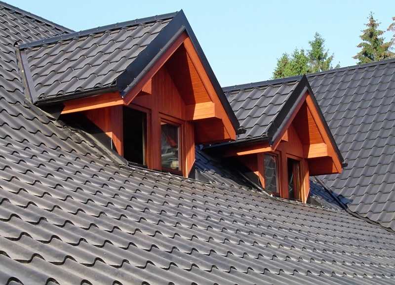 Прочитайте в статье информацию о том как правильно выбрать металлочерепицу для крыши для своего дома Все нюансы покупки к вашему вниманию