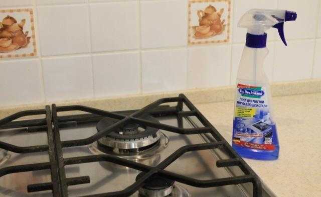 Самые быстрые и эффективные способы очистить газовую плиты от жира в домашних условиях не применяя при этом химию Лучшие народные средства для очищения решетки ручек и духовки