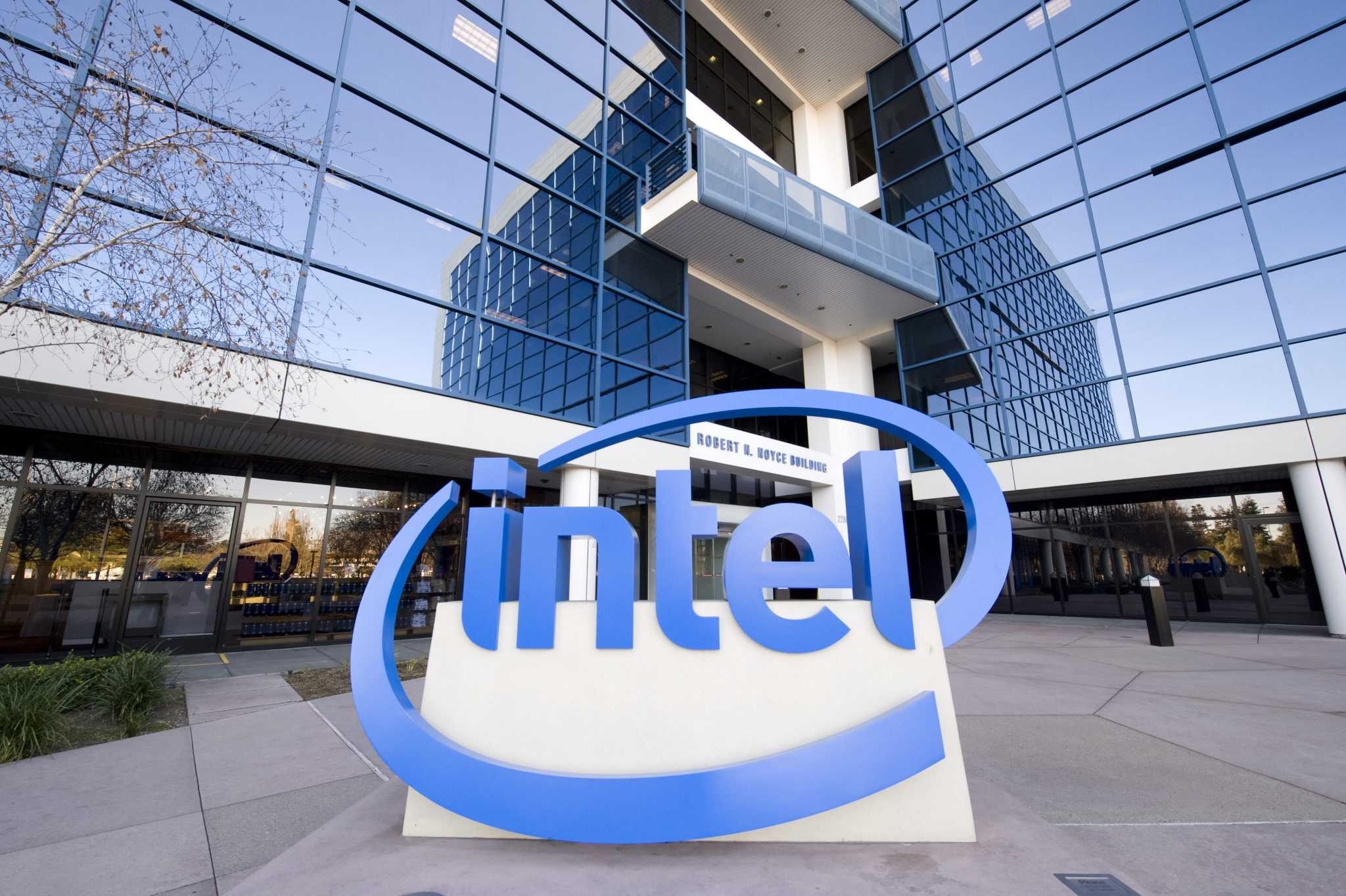 Intel распродают по частям. важный бизнес компании отходит китайцам - cnews